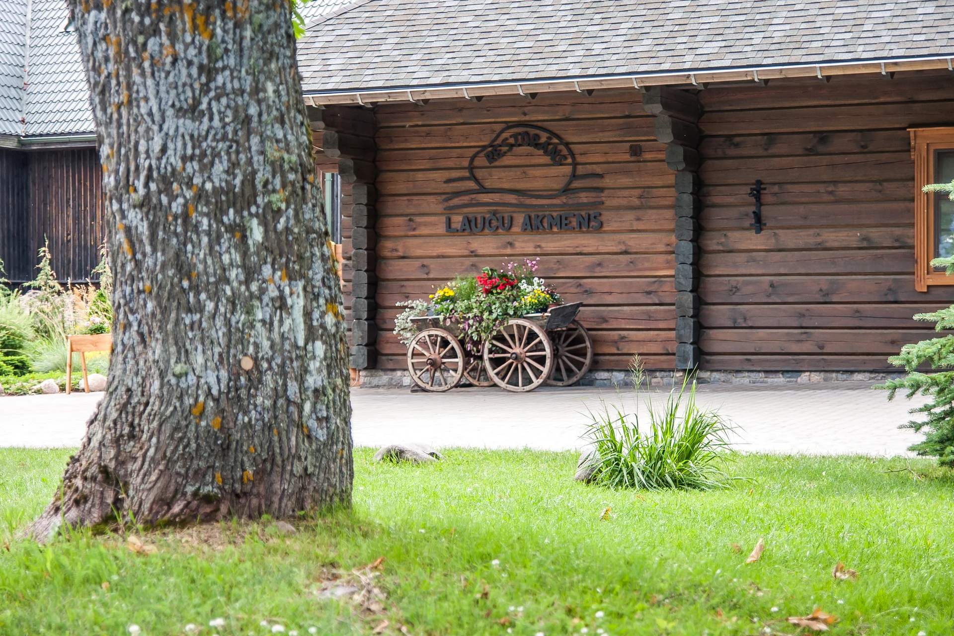 Lauču Akmens restaurant entrance